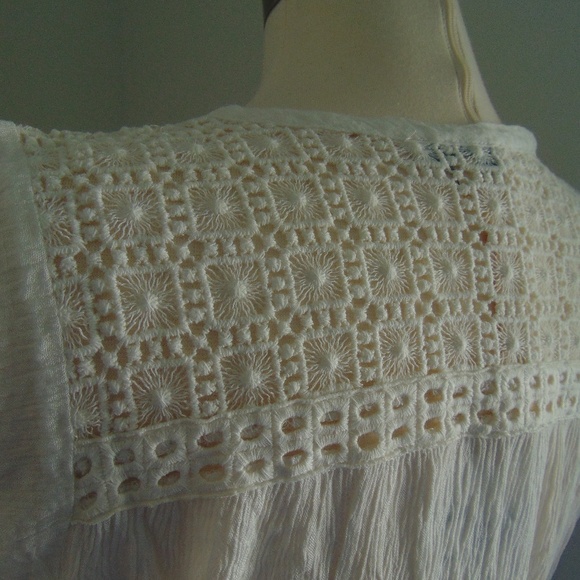 NWT Beautiful White Top - Size S - Picture 6 of 7